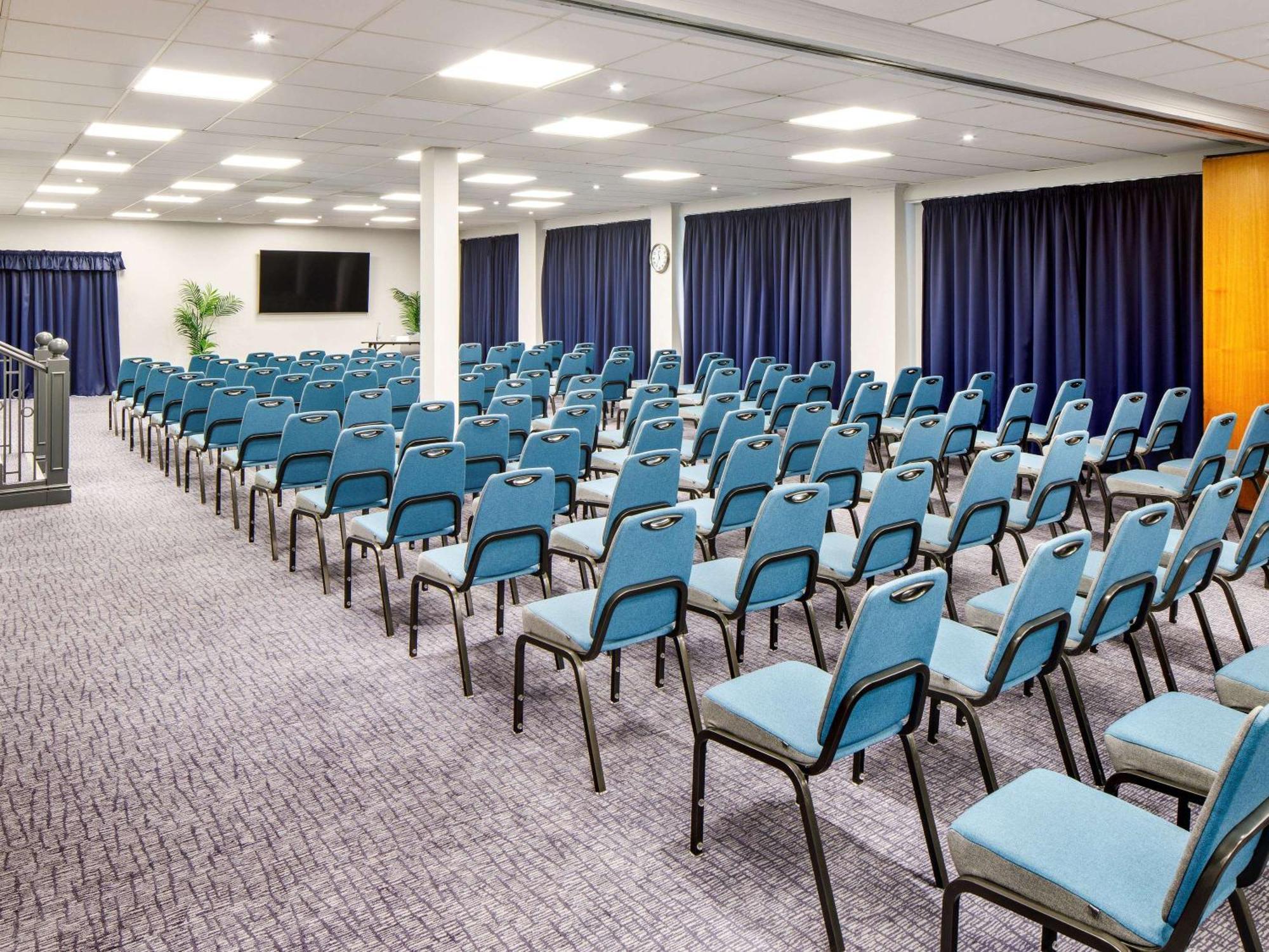 Mercure Cardiff North Hotel Екстериор снимка